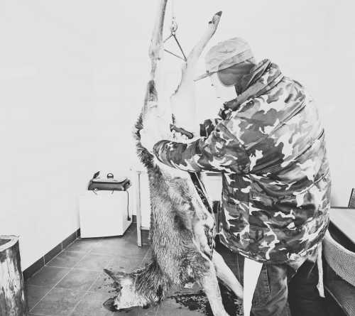 cleaning a deer could mean the hunting guide should be tipped more